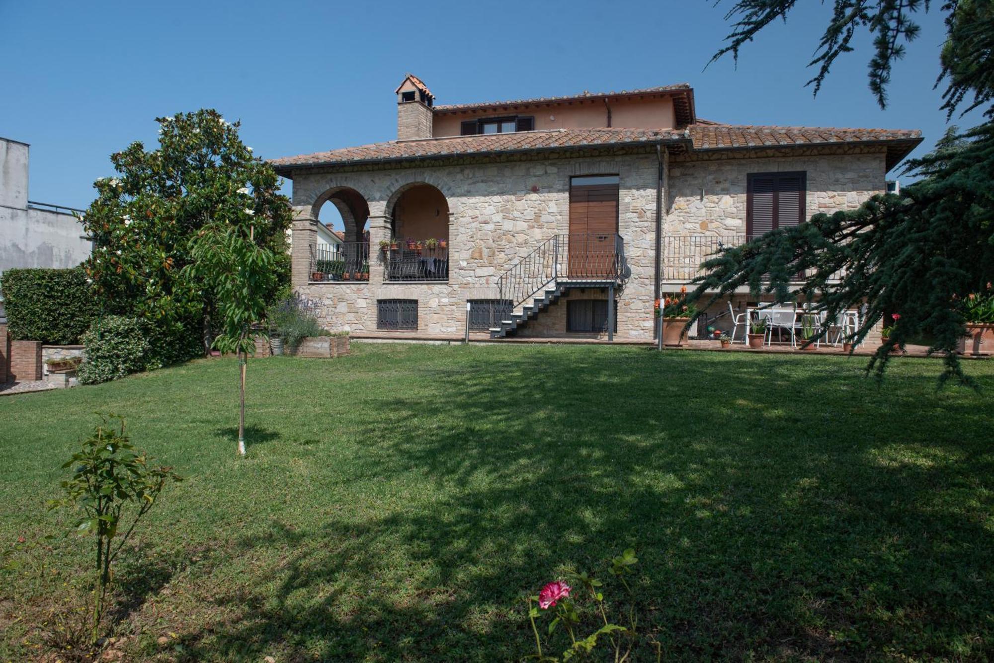 Dolce Alba Bed & Breakfast Montecastrilli Exterior photo