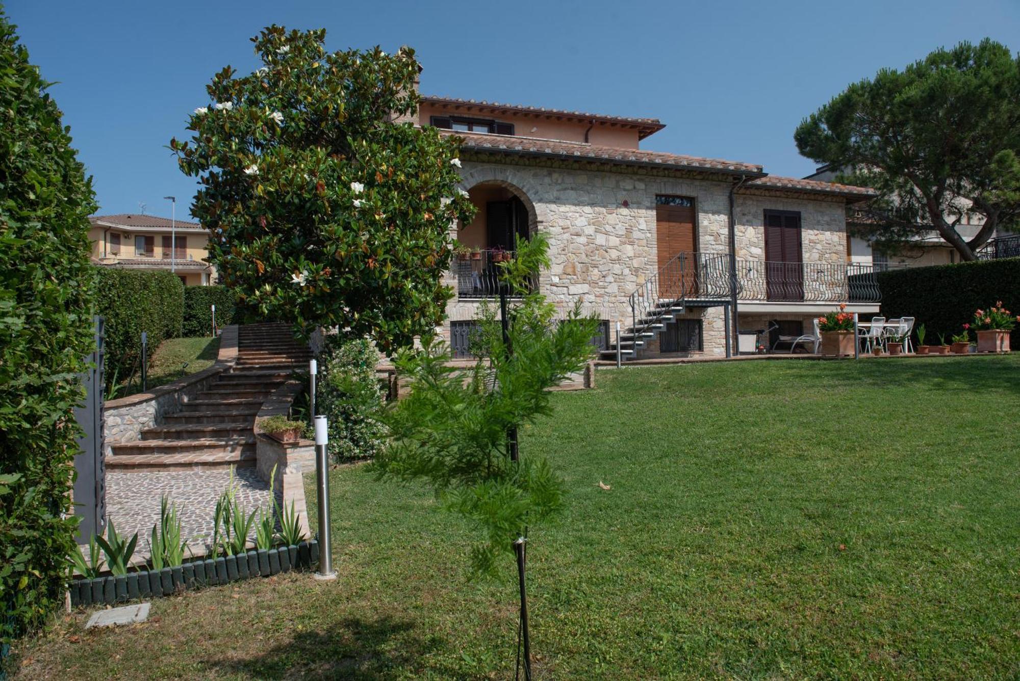 Dolce Alba Bed & Breakfast Montecastrilli Exterior photo